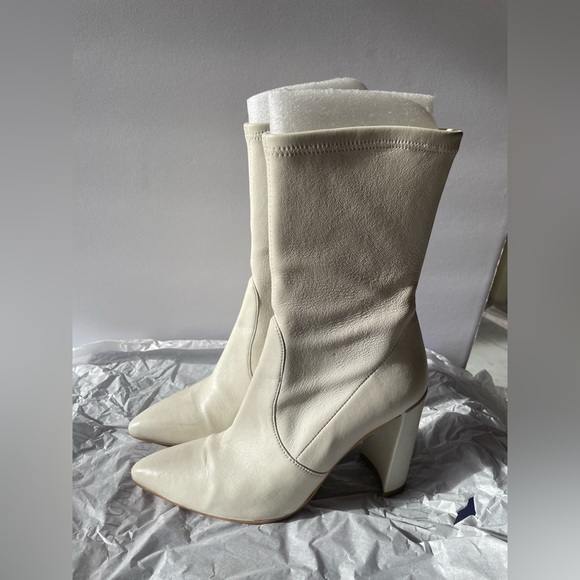 Stuart Weitzman - Picture 2 of 8